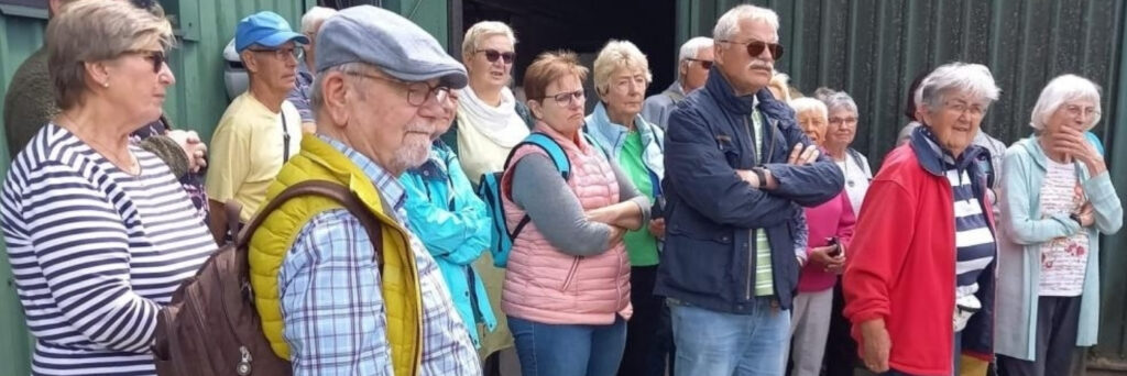 Wanderfreunde Eddelak - Besuch auf dem Straußenhof Dithmarschen